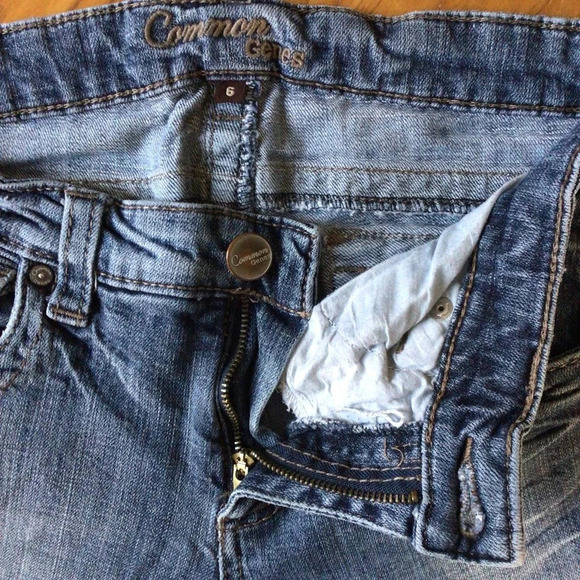 Common Genes Medium Wash Blue Denim Jeans - Size 6 - Picture 7 of 9
